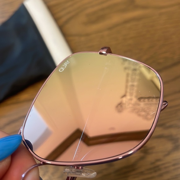 QUAY REFLECTIVE BIG CAT EYE SUNGLASSES - Picture 3 of 6